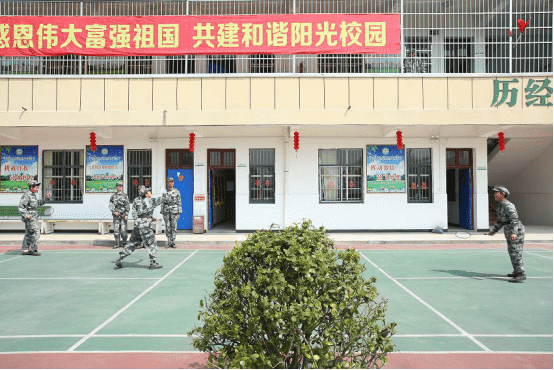 叛逆孩子特训学校解析如何培养孩子诚实守信的品质(图1)